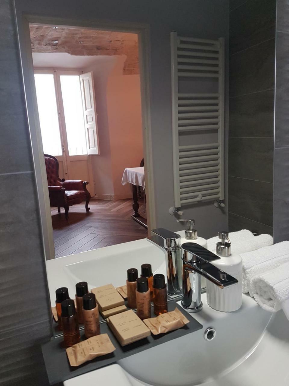 La Dimora Del Falconiere - Luxury Suites Sulmona Exterior photo